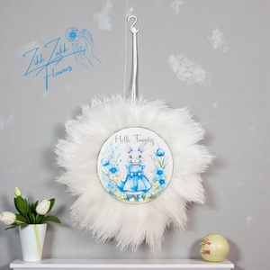 Fehér prémes húsvéti ajtódísz Hello Tavasz nyuszis táblával - ünnepi díszek, dekorációk - húsvéti díszek és dekorációk - húsvéti ajtódísz, kopogtató - Meska.hu