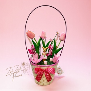 Húsvéti Nyuszis Virágkompozíció � Rózsaszín Díszkosárban - ünnepi díszek, dekorációk - húsvéti díszek és dekorációk - húsvéti asztaldíszek - Meska.hu