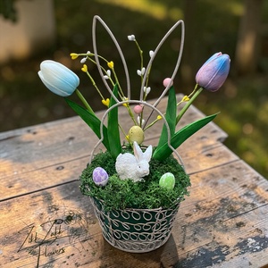 Nyuszis Húsvéti Asztaldísz Tulipánokkal - ünnepi díszek, dekorációk - húsvéti díszek és dekorációk - húsvéti asztaldíszek - Meska.hu