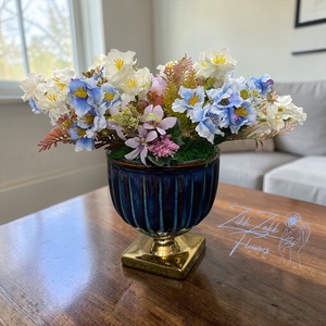 Kék Talpas Tavaszi Virágkompozíció - otthon & életmód - dekoráció - asztal és polc dekoráció - asztaldísz - Meska.hu