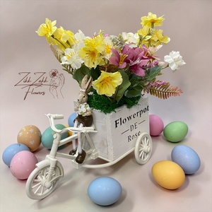 Nyuszis Biciklis Tavaszi Virágkompozíció - ünnepi díszek, dekorációk - húsvéti díszek és dekorációk - húsvéti asztaldíszek - Meska.hu
