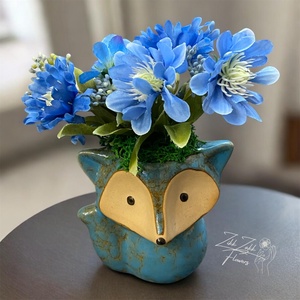 Kék virág kompozíció róka kaspóban - otthon & életmód - virágdekoráció - virágdíszek - asztali virágdísz - Meska.hu