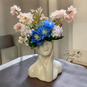 Női fej kaspó virágkompozícióval - otthon & életmód - virágdekoráció - virágdíszek - asztali virágdísz - Meska.hu