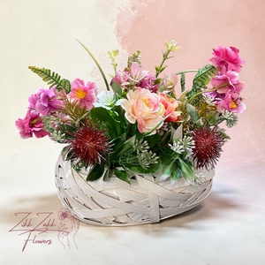 Vegyes virág kompozíció fonott kosárban - Meska.hu