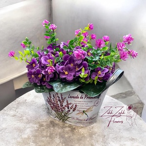 Ibolya kompozíció levendulás fém kaspóban - otthon & életmód - virágdekoráció - virágdíszek - asztali virágdísz - Meska.hu