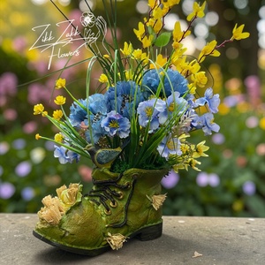 Madaras bakancs kaspó tavaszi virágkompozícióval - otthon & életmód - dekoráció - asztal és polc dekoráció - asztaldísz - Meska.hu