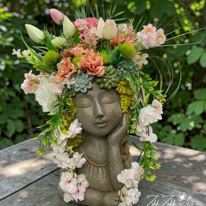 Virágos női fej kaspó tavaszi virágkompozícióval - otthon & életmód - dekoráció - asztal és polc dekoráció - asztaldísz - Meska.hu