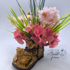 Rózsaszín virágos nyuszis bakancs kaspó - otthon & életmód - virágdekoráció - virágdíszek - asztali virágdísz - Meska.hu