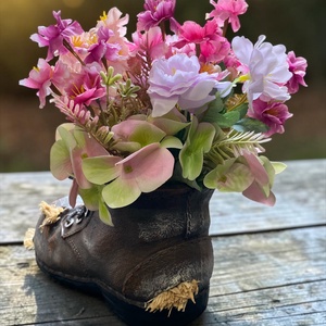 Rózsaszín tavaszi egeres bakancs kaspó (dús verzió) - otthon & életmód - virágdekoráció - virágdíszek - virágdísz kaspóban - Meska.hu