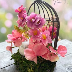 Madaras virágkompozíció kalitkában � rózsaszín örök virágokkal - otthon & életmód - dekoráció - asztal és polc dekoráció - asztaldísz - Meska.hu