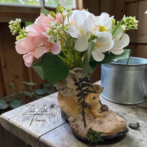 Virágkompozíció dekor bakancs kaspóban - Meska.hu