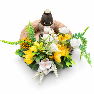 SÁRGA-FEHÉR VIRÁGOS SÍRDÍSZ MÉCSESSEL � JUTAKOSZORÚN, 35 CM, Otthon & Életmód, Vallás, Temetkezési tárgy, Sírdísz, kegyeleti dísz, , MESKA