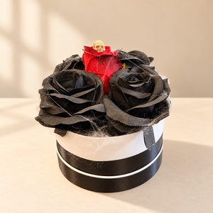 Fekete�piros rózsás mini Halloween virágbox koponyával � kb. 15 � 18 cm - otthon & életmód - dekoráció - halloween - halloweeni asztaldísz - Meska.hu