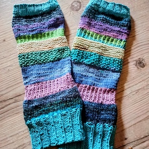 Színes kötött lábmelegítő - ruha & divat - cipő & papucs - lábszármelegítő - Meska.hu