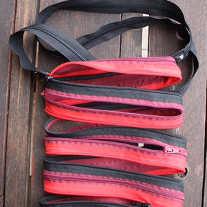 cipzártáska piros fekete bordó Mini  - táska & tok - kézitáska & válltáska - vállon átvethető táska - Meska.hu