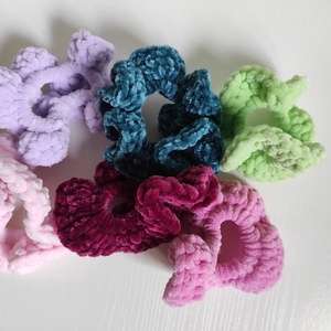 Horgolt plüss hajgumi - ruha & divat - hajdísz & hajcsat - hajgumi - Meska.hu