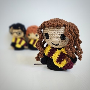 Hermione Granger horgolt figura - Meska.hu