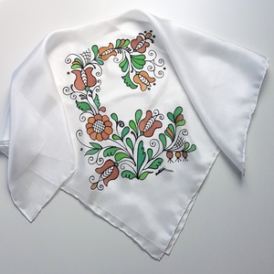 Kézzel festett SELYEMKENDŐ, magyar népművészet, Erdély, Korond, virág, zöld, barna, fehér, fekete - ruha & divat - sál, sapka, kendő - kendő - Meska.hu
