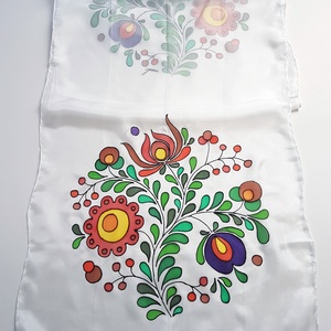 Kézzel festett SELYEMSÁL, magyar népművészet, palóc, felvidéki, virág és levél körminta, színes, fekete és fehér - ruha & divat - sál, sapka, kendő - sál - Meska.hu Kézzel festett SELYEMSÁL, magyar népművészet, palóc, felvidéki, virág és levél körminta, színes, fekete és fehér - ruha & divat - sál, sapka, kendő - sál - Meska.hu