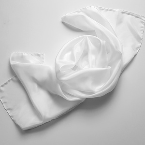 Fehér SELYEMSÁL, 100% természetes selyem, gyöngyház fehér, elegáns (2-féle méretben) - ruha & divat - sál, sapka, kendő - sál - Meska.hu