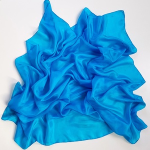 Kézzel festett SELYEMKENDŐ,  a kék, világos kék, türkizkék , ciánkék és tengerkék árnyalatai - nagyméretű 110x110 cm, Ruha & Divat, Sál, Sapka, Kendő, Sál, Selyemfestés, MESKA