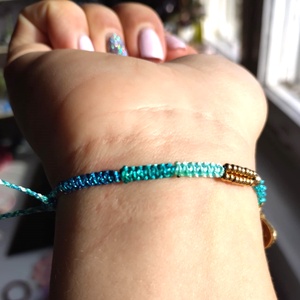 Ariel fésűkagylós makramé karkötő  - ékszer - karkötő - fonott karkötő - Meska.hu