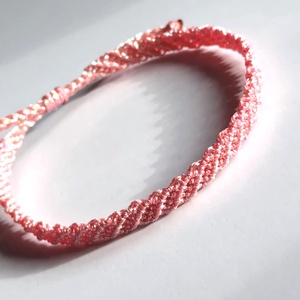 Korall, csillogós makramé karkötő  - ékszer - karkötő - fonott karkötő - Meska.hu