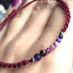 Vörös bársony ásványkarkötő , Ékszer, Karkötő, Ásványkarkötő, Ékszerkészítés, MESKA