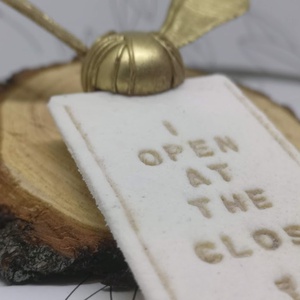 Aranycikesz könyvjelző süthető ygurmából -  - Meska.hu