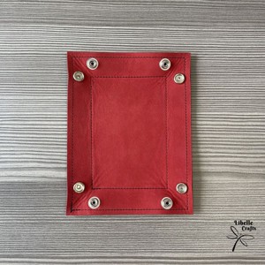 Színes bőr tálca - piros és zöld - otthon & életmód - dekoráció - asztal és polc dekoráció - dekorációs tál, tartó - Meska.hu