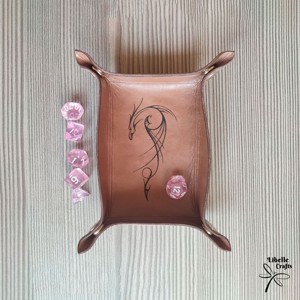 Sárkány sziluettes kockadobó tálca - játék & sport - szerepjáték - Meska.hu