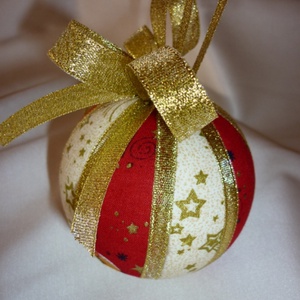 Karácsonyi mintás textillel bevont  hungarocell gömb (piros karácsonyi mintás-beige arany csillagos) -  - Meska.hu