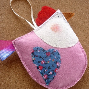 Tyúkanyó barkácsfilcből (fáradt rózsaszín) - otthon & életmód - dekoráció - fali és függő dekoráció - függődísz - Meska.hu