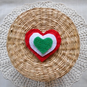 Kokárda kicsit másképp (szívecske) - Meska.hu