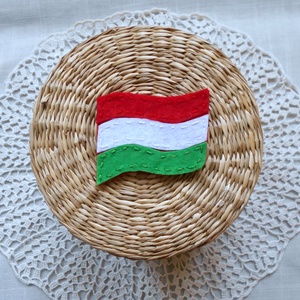 Kokárda kicsit másképp (zászló) - ékszer - kitűző és bross - kitűző - Meska.hu