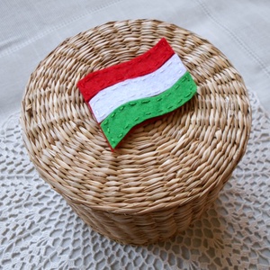 Kokárda kicsit másképp (zászló) - ékszer - kitűző és bross - Meska.hu