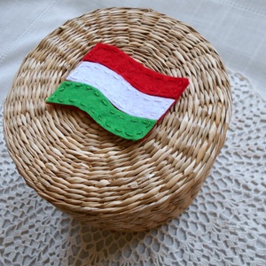 Kokárda kicsit másképp (zászló) - ékszer - kitűző és bross - kitűző - Meska.hu