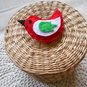 Kokárda kicsit másképp (madárka) - ékszer - kitűző és bross - Meska.hu