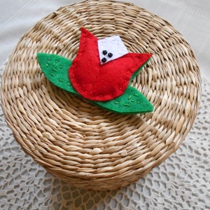 Kokárda kicsit másképp (tulipán) - ékszer - kitűző és bross - Meska.hu