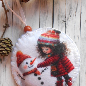 Kislány hóemberrel 1.kör alakú karácsonyfadísz , Karácsony, Karácsonyi lakásdekoráció, Karácsonyfadíszek, Varrás, MESKA