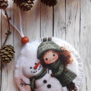 Kislány hóemberrel 2.kör alakú karácsonyfadísz , Karácsony, Karácsonyi lakásdekoráció, Karácsonyfadíszek, Varrás, MESKA