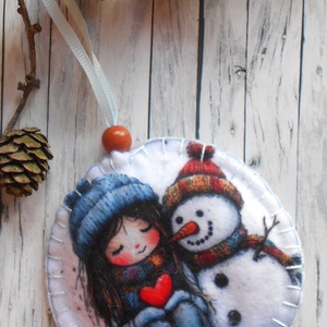 Kislány hóemberrel 3.kör alakú karácsonyfadísz  - Meska.hu