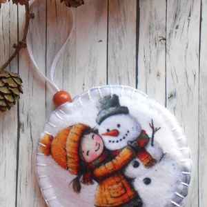 Kislány hóemberrel 5.kör alakú karácsonyfadísz , Karácsony, Karácsonyi lakásdekoráció, Karácsonyfadíszek, Varrás, MESKA