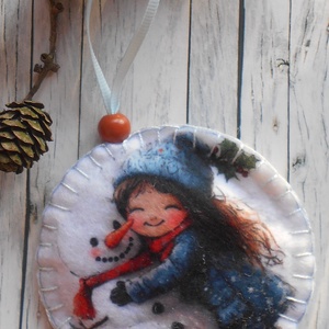 Kislány hóemberrel 6.kör alakú karácsonyfadísz  - Meska.hu