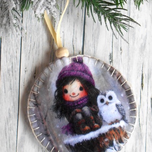 Kislány madárkával 3.kör alakú karácsonyfadísz , Karácsony, Karácsonyi lakásdekoráció, Karácsonyfadíszek, Varrás, MESKA