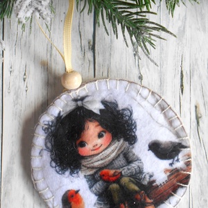 Kislány madárkával 6.kör alakú karácsonyfadísz , Karácsony, Karácsonyi lakásdekoráció, Karácsonyfadíszek, Varrás, MESKA