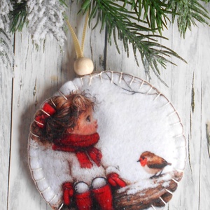 Kislány madárkával 7.kör alakú karácsonyfadísz , Karácsony, Karácsonyi lakásdekoráció, Karácsonyfadíszek, Varrás, MESKA