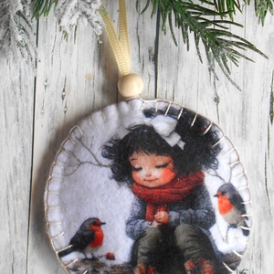 Kislány madárkával 11.kör alakú karácsonyfadísz , Karácsony, Karácsonyi lakásdekoráció, Karácsonyfadíszek, Varrás, MESKA