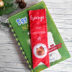 Capybara karácsonyi könyvjelző piros kötött alappal  1., Karácsony, Karácsonyi ajándékozás, Karácsonyi ajándékcsomagolás, Varrás, MESKA