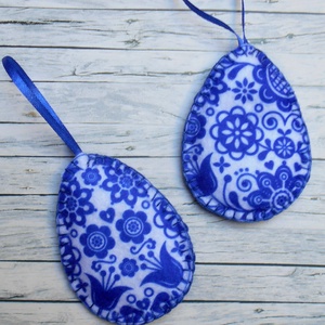 Fehér alapon kék népies virágmintás húsvéti tojás szett (2 db), Otthon & Életmód, Dekoráció, Fali és függő dekoráció, Függődísz, Varrás, MESKA
